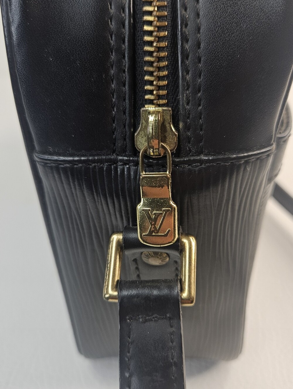 Authentic Louis Vuitton Trocadéro 27 EPI Crossbody Shoulder Bag w/dustcover - Picture 13 of 16